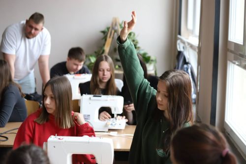 Uczniowie ZSKŚiA nadali drugie życie tkaninom | Warsztaty 27.03.2025