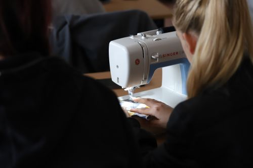 Uczniowie ZSKŚiA nadali drugie życie tkaninom | Warsztaty 27.03.2025